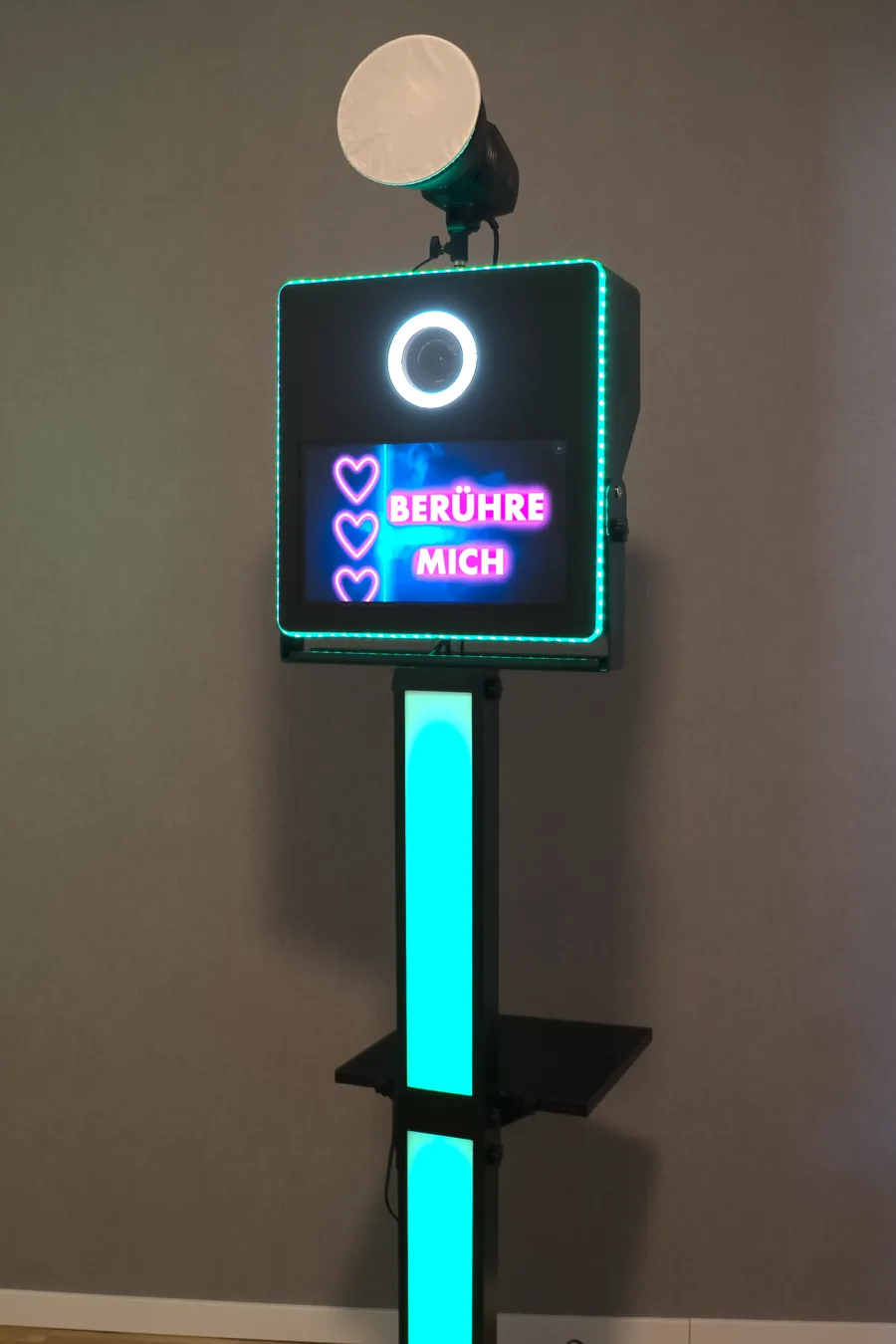 Die EnterFace-Fotobox mit LED-Rahmen und Touchscreen